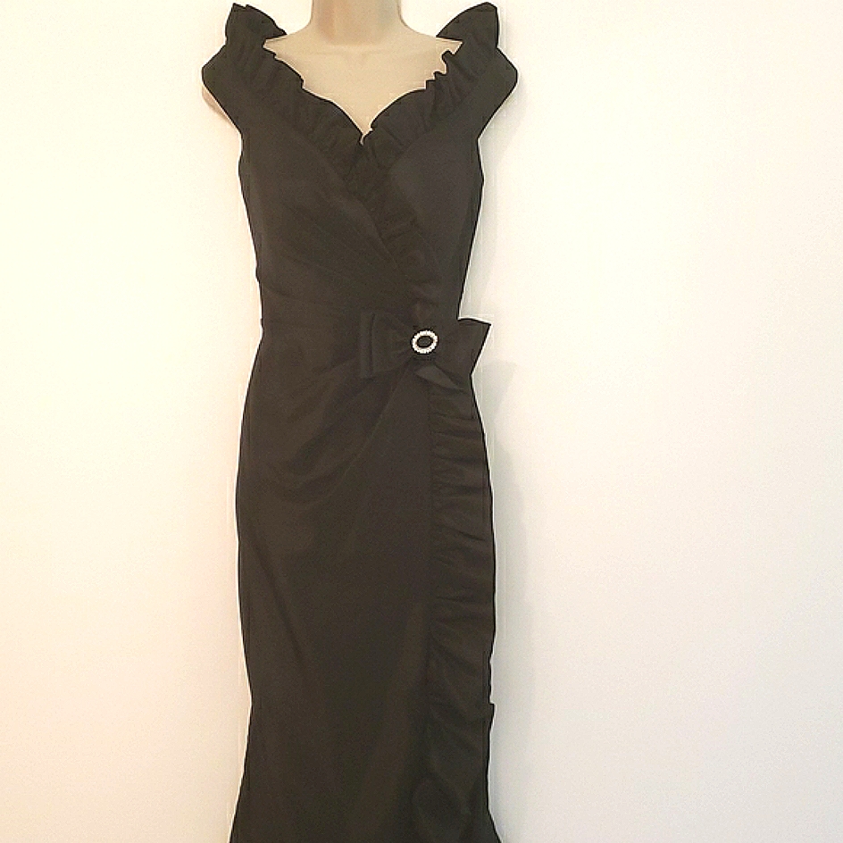 Mother Of The Bride Or Groom Dress. Sarah Danielle Size 10 Like New Condition.